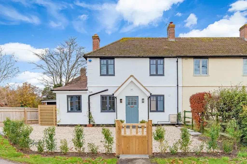 🏡 Elegant 2-Bedroom Semi-Detached House to Rent in Oxford