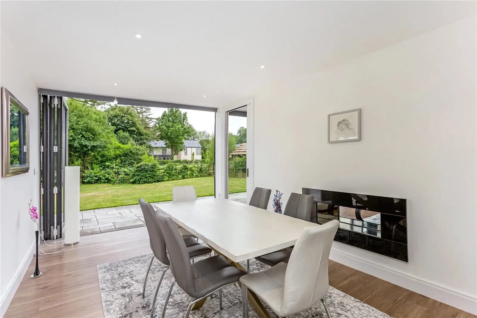 🏡 Impressive 4-Bedroom Detached House to Rent in Chester