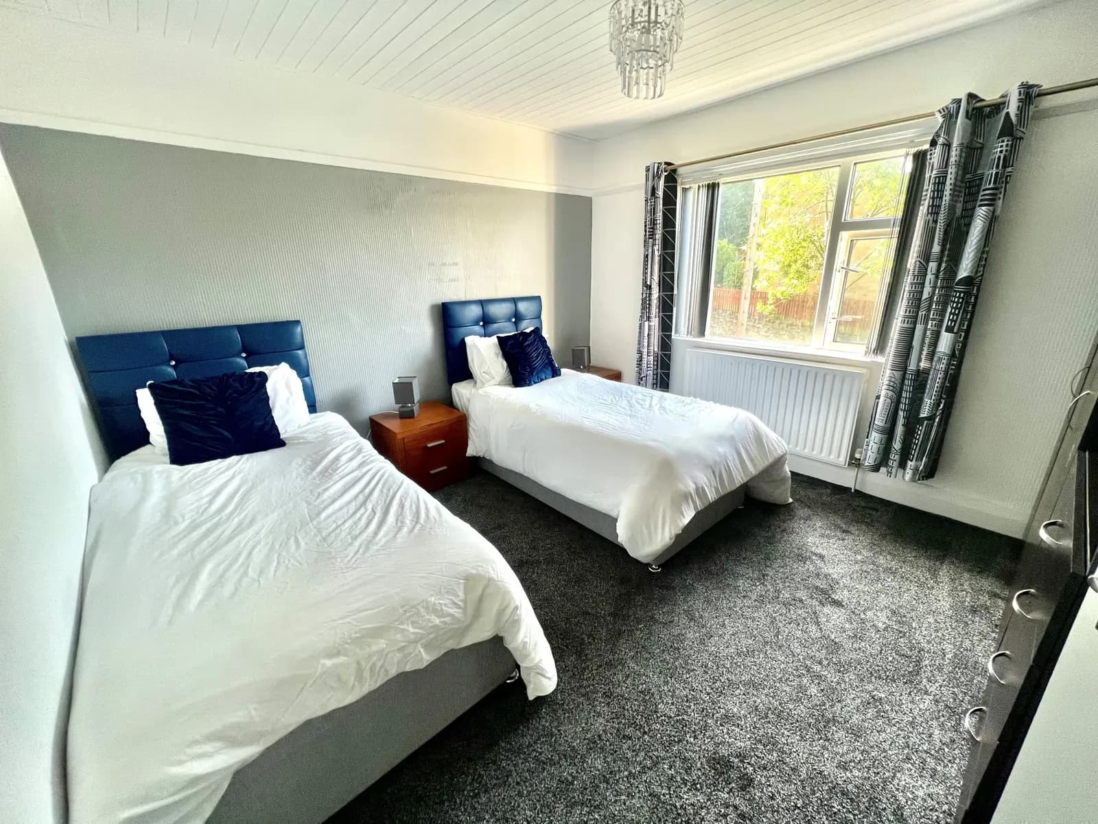 🏡 Exceptional 5-Bedroom Detached House to Rent in Huddersfield