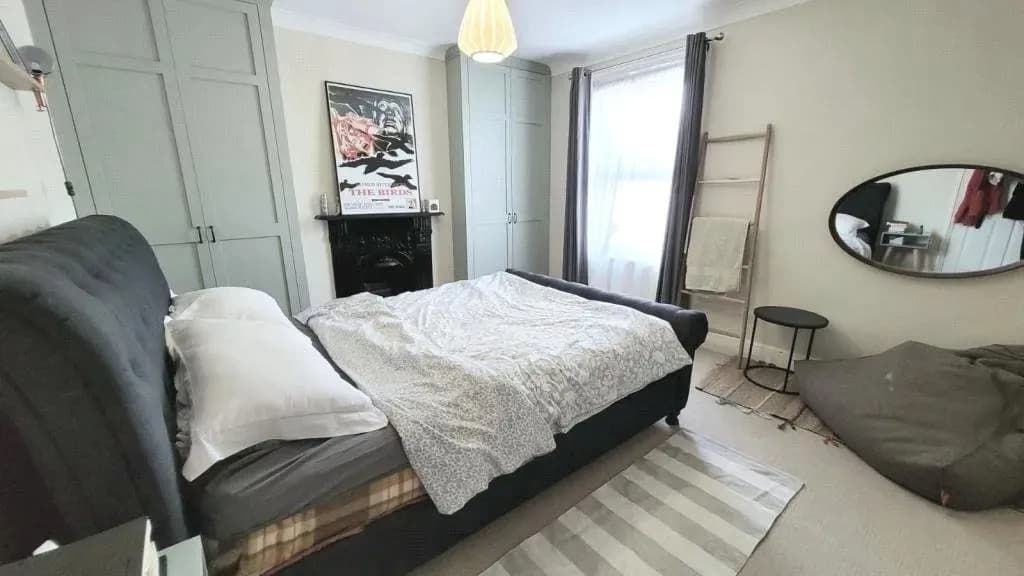 🏡 Refined 2-Bedroom Terraced House to Rent in Watford