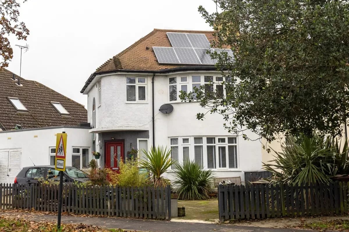 🏡 Impressive 2-Bedroom Semi-Detached House to Rent in Harrow