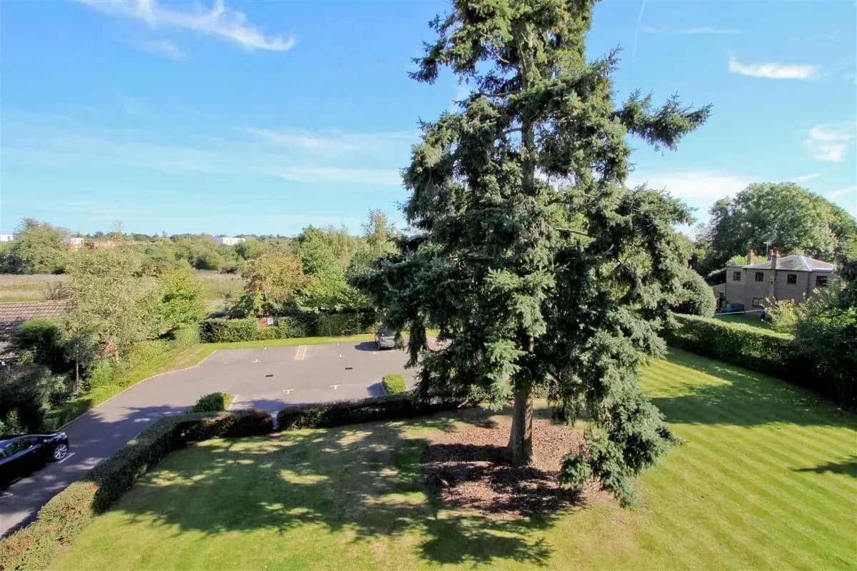 🏢 Impressive 3-Bedroom Flat to Rent in Uxbridge