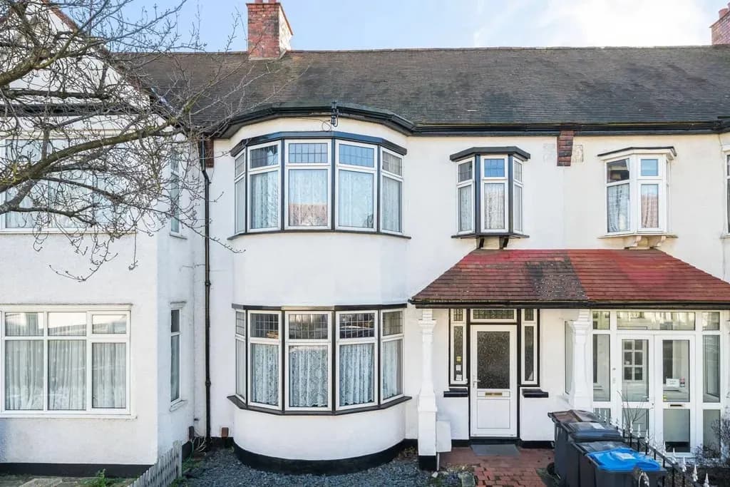 🏡 Stylish 3-Bedroom Terraced House to Rent in Mitcham