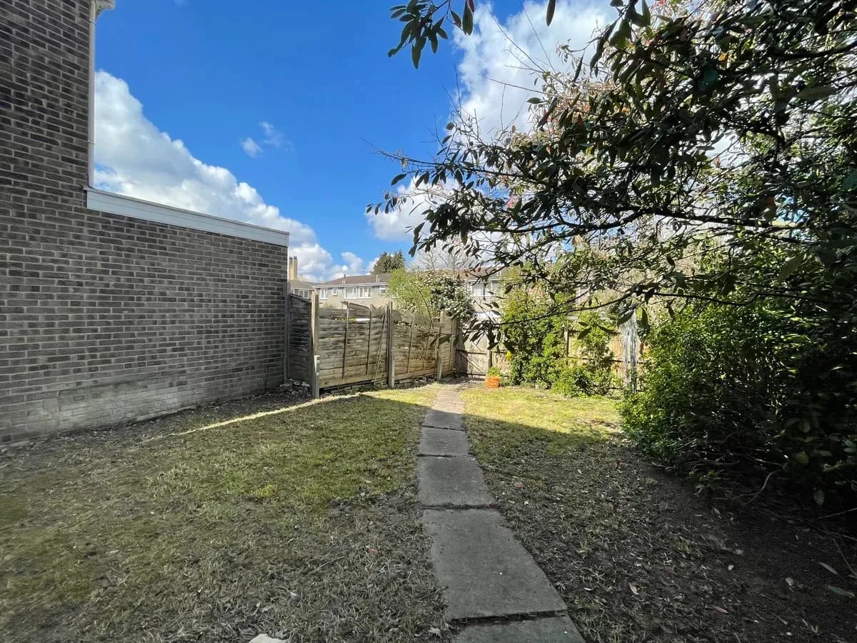 🏡 Spacious 4-Bedroom Terraced House to Rent in Cambridge