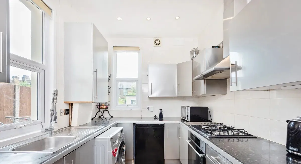 🏡 Elegant 3-Bedroom Terraced House to Rent in London