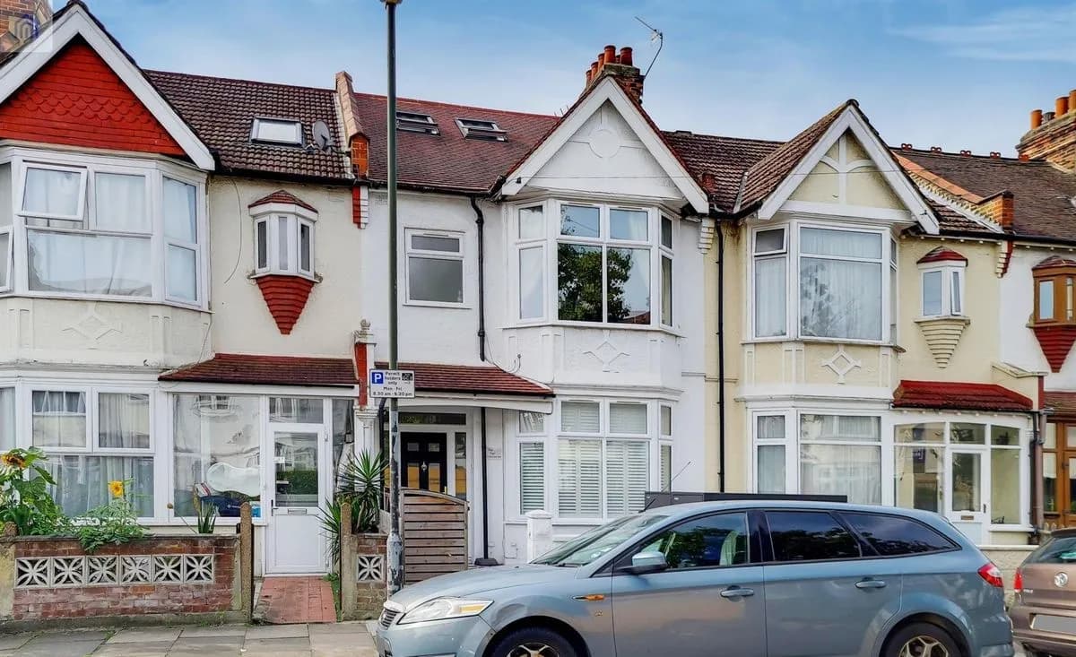 🏡 Stylish 1-Bedroom House to Rent in Mitcham