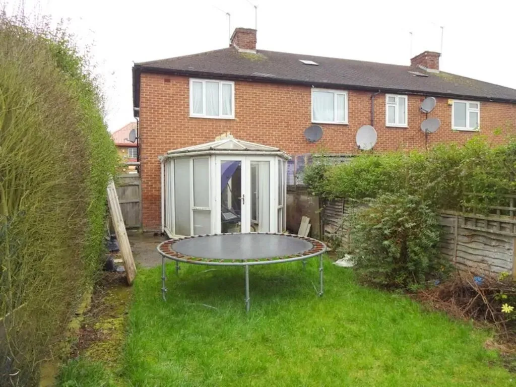 🏡 Stylish 2-Bedroom End-Terrace House to Rent in Stanmore