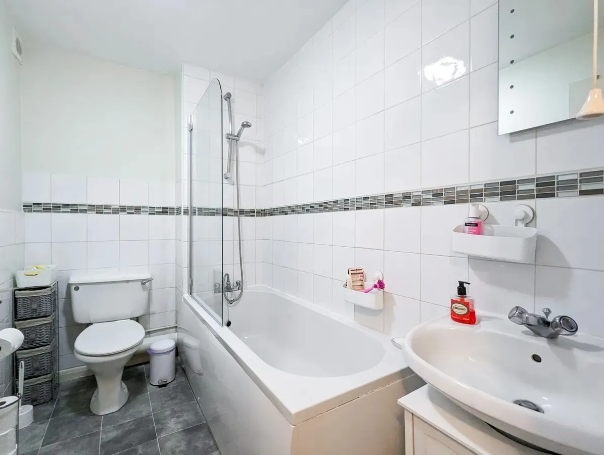 🏢 Modern 2-Bedroom Flat to Rent in Twickenham
