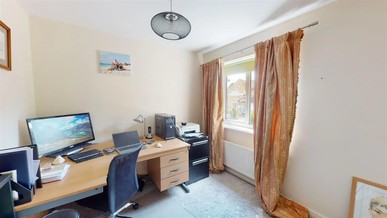 Exceptional 4-Bedroom Detached House to Rent in Northowram