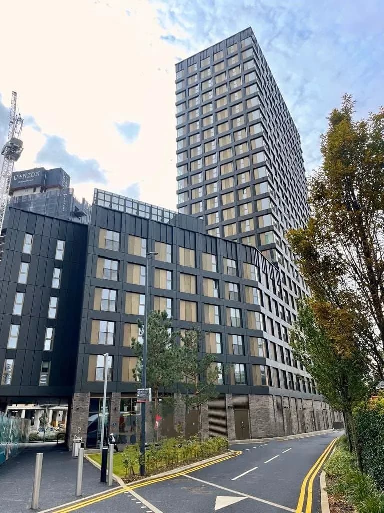 🏢 Contemporary 2-Bedroom Flat to Rent in Salford