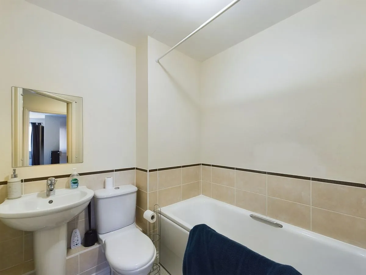 🏢 Stylish 2-Bedroom Flat to Rent in Bursledon, Southampton