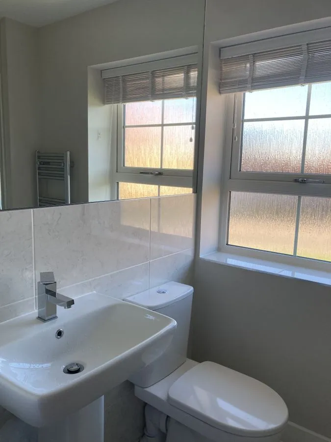 🏡 Impressive 3-Bedroom Semi-Detached House to Rent in Chichester