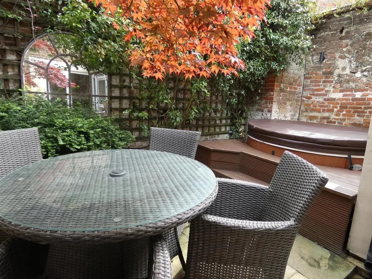 🏡 Charming 3-Bedroom Cottage to Rent in Arundel
