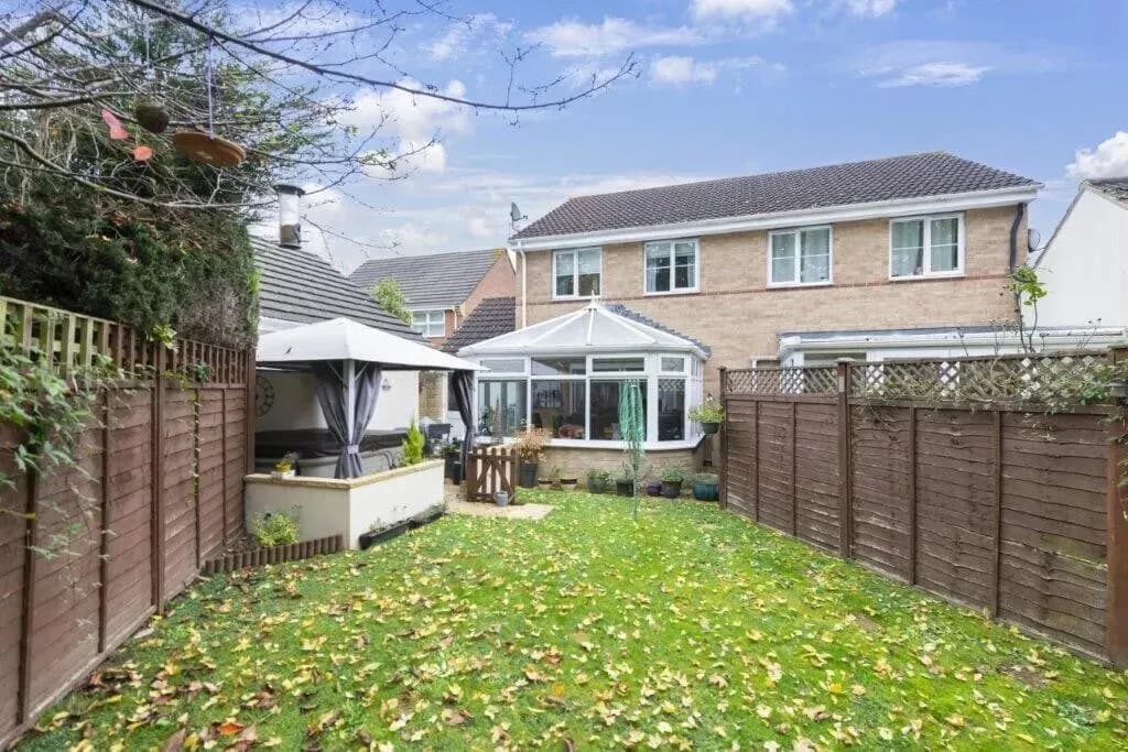 🏡 Spacious 3-Bedroom Semi-Detached House to Rent in Yeovil
