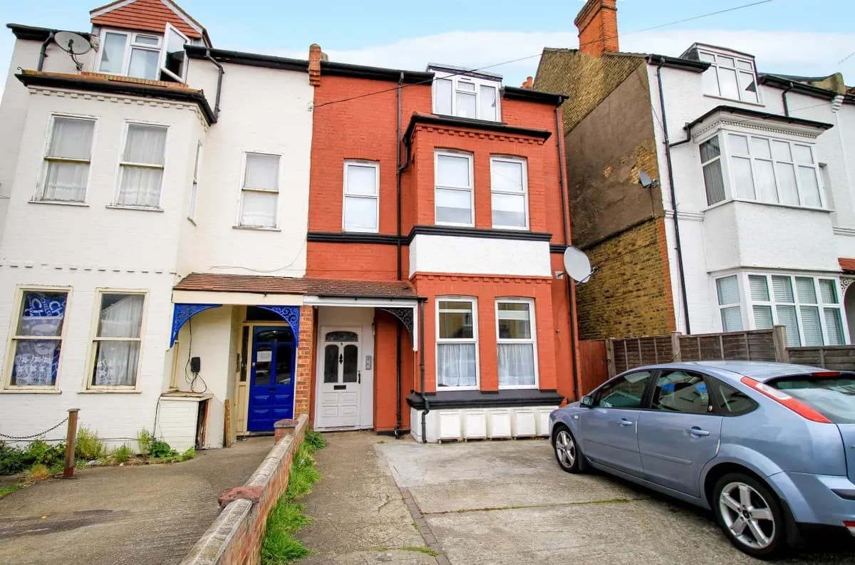 🏢 Contemporary 1-Bedroom Flat to Rent in Kingston Upon Thames