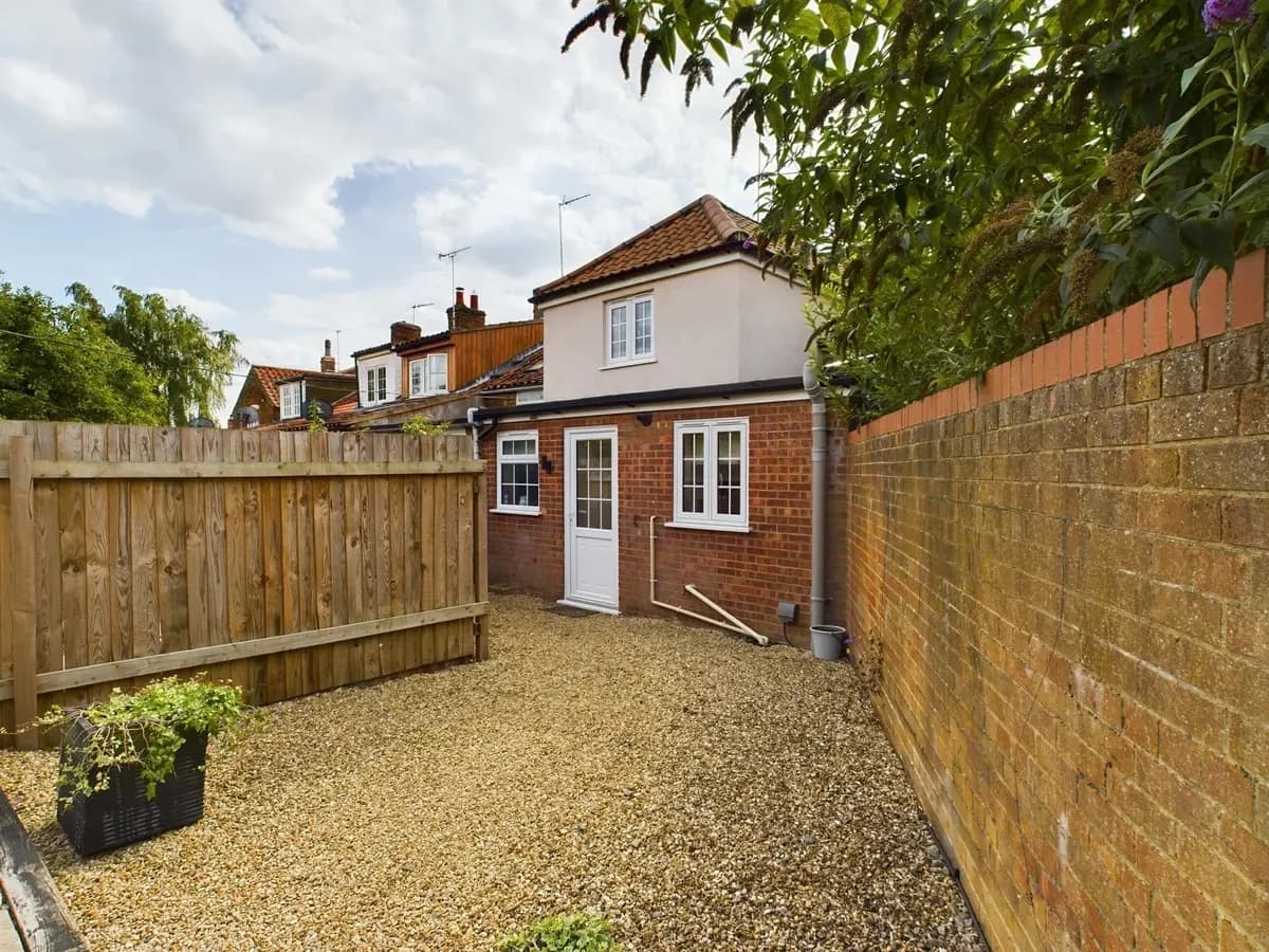 🏡 Charming 2-Bedroom Cottage to Rent in Dersingham