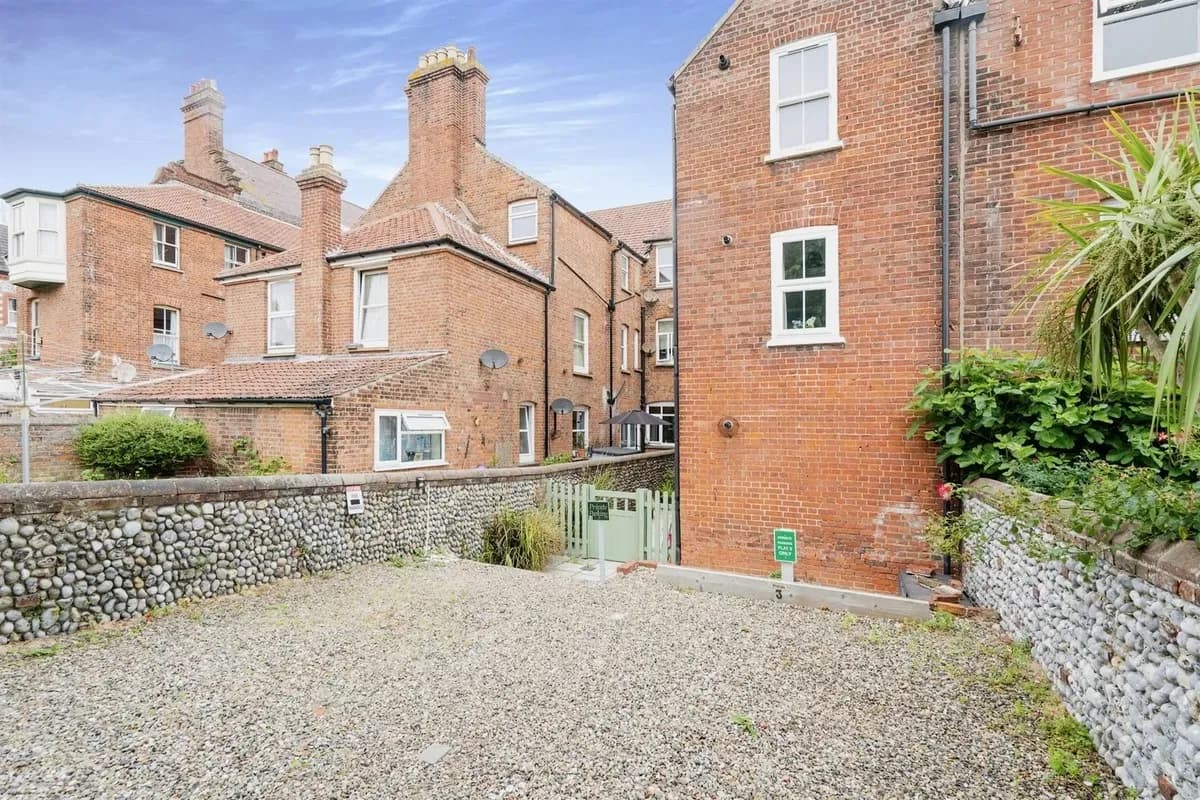 🏢 Comfortable 2-Bedroom Flat to Rent in Cromer