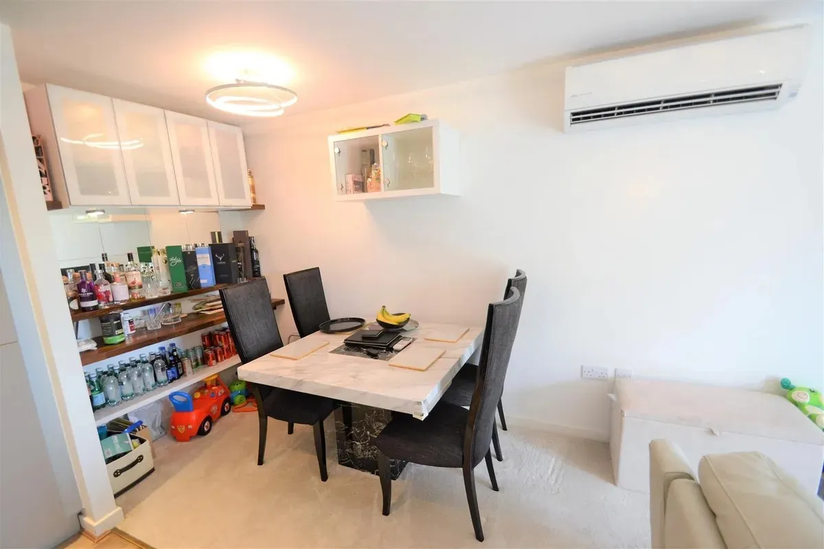 🏢 Stylish 3-Bedroom Flat to Rent in Bromley