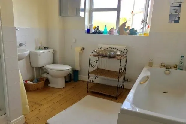 🏡 Spacious 4-Bedroom Detached House to Rent in Sale