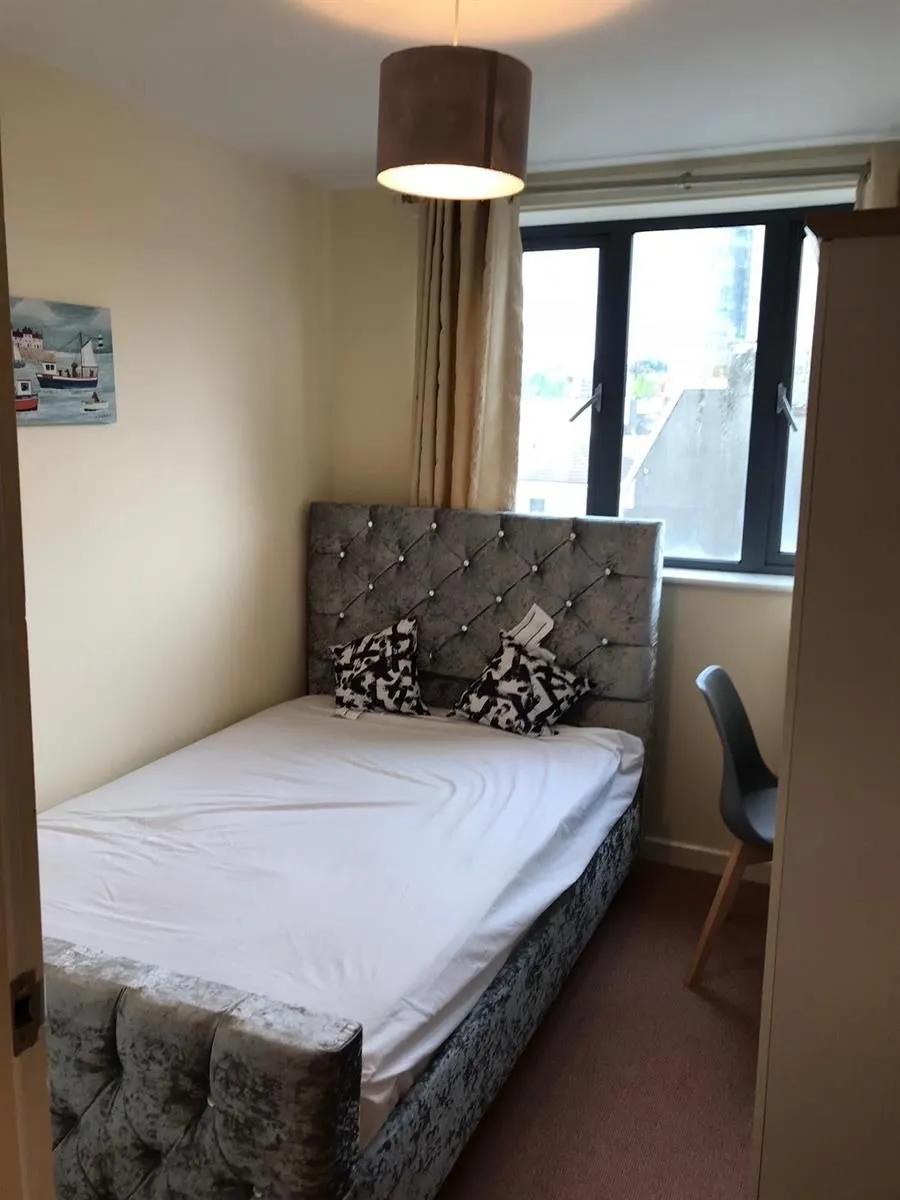 🏢 Contemporary 2-Bedroom Flat to Rent in Swansea