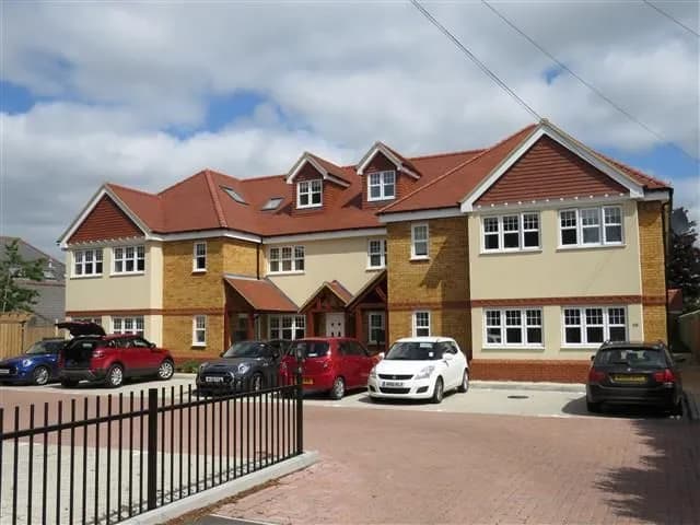 🏢 Stylish 3-Bedroom Flat to Rent in Aston Clinton, Aylesbury