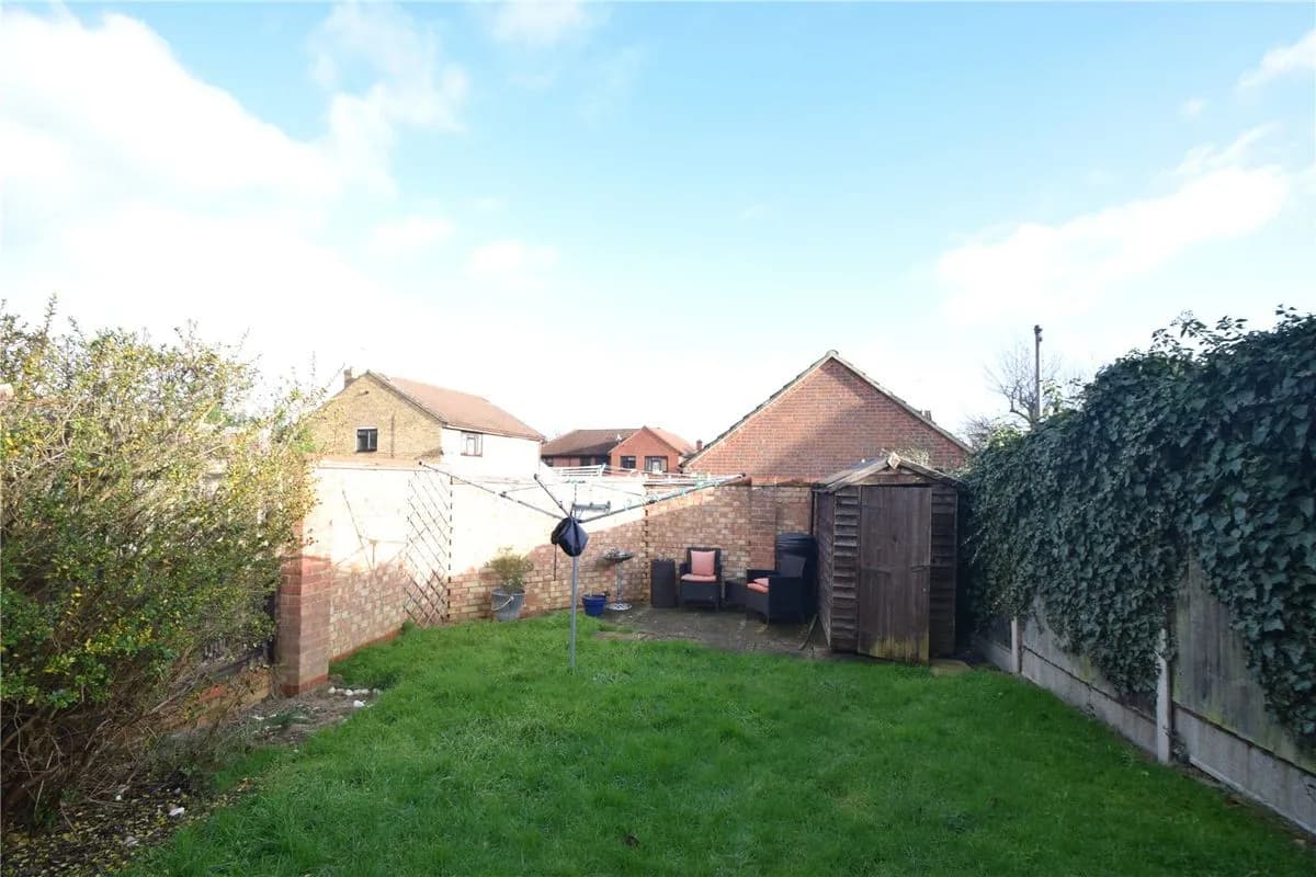 🏡 Spacious 3-Bedroom Semi-Detached House to Rent in Witham