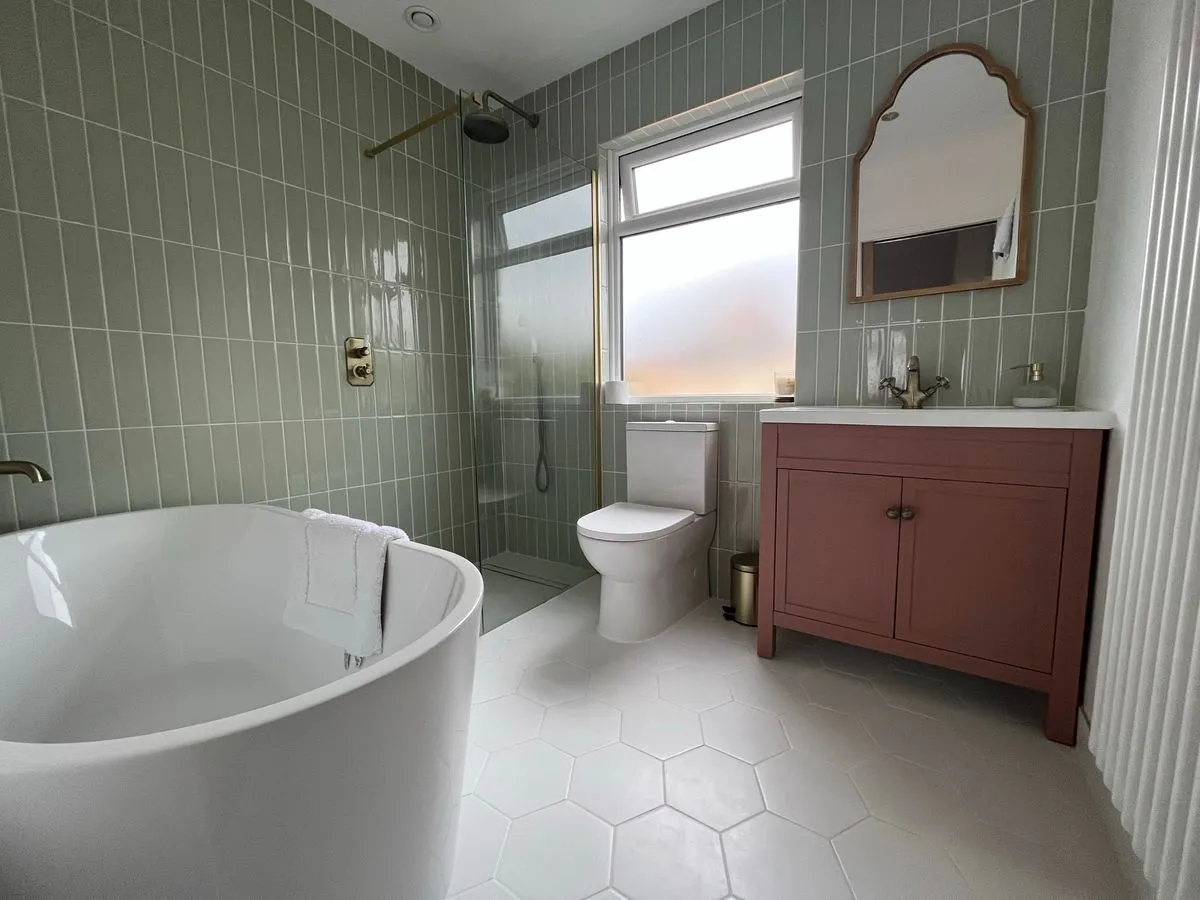 🏡 Spacious 3-Bedroom Semi-Detached House to Rent in Wirral