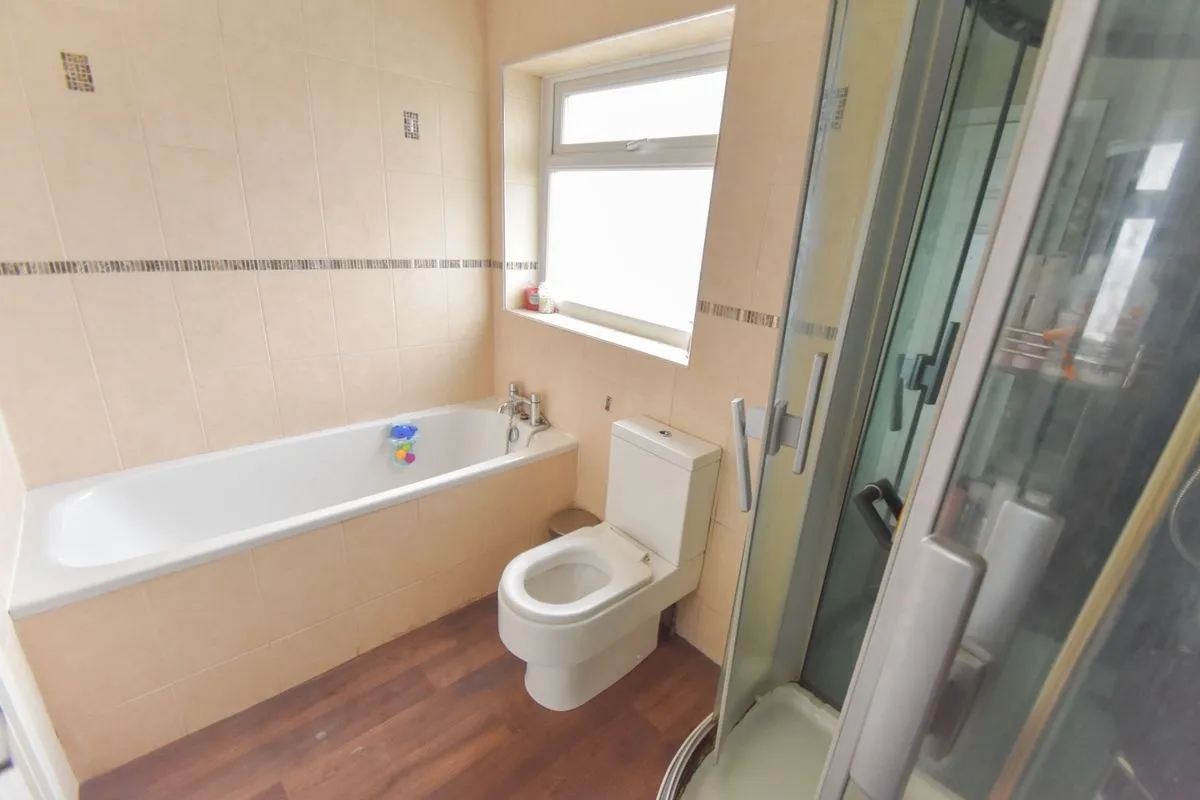 🏡 Spacious 4-Bedroom Semi-Detached House to Rent in Unsworth, Bury