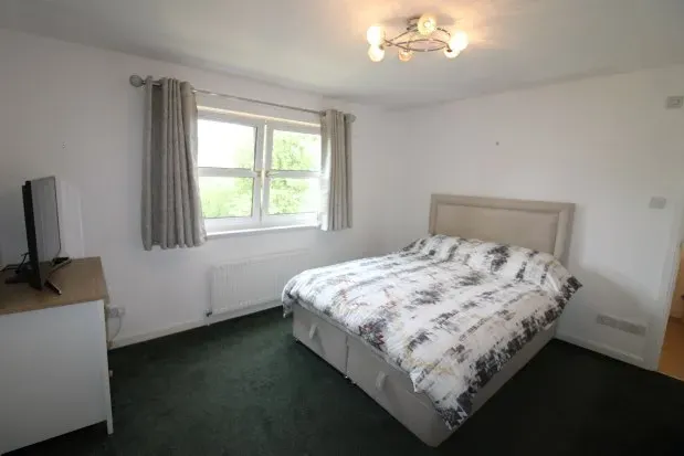 🏡 Spacious 5-Bedroom Detached House to Rent in Paisley