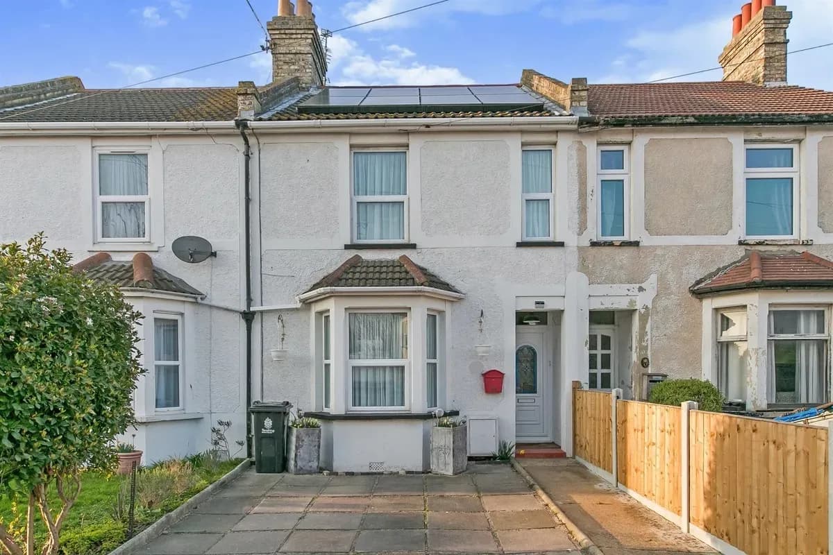 🏡 Spacious 3-Bedroom Property to Rent in Clacton-on-Sea