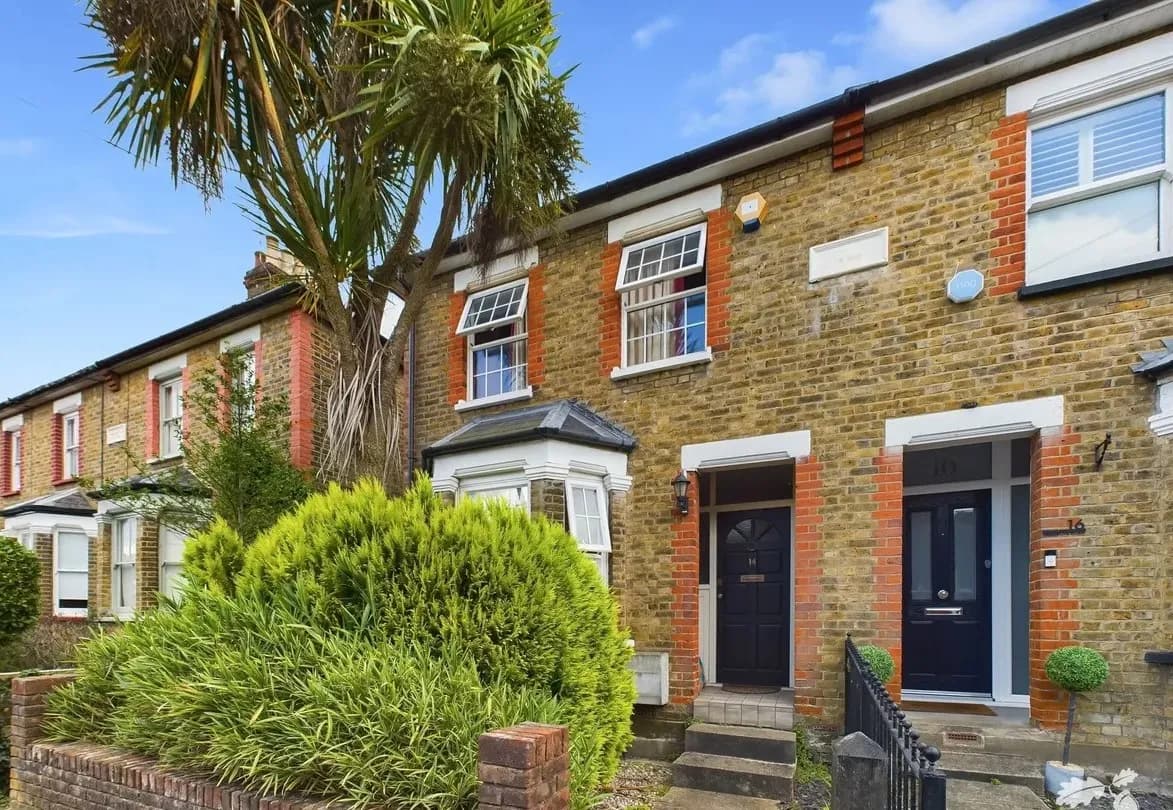 🏡 Charming 2-Bedroom House to Rent in Warley, Brentwood