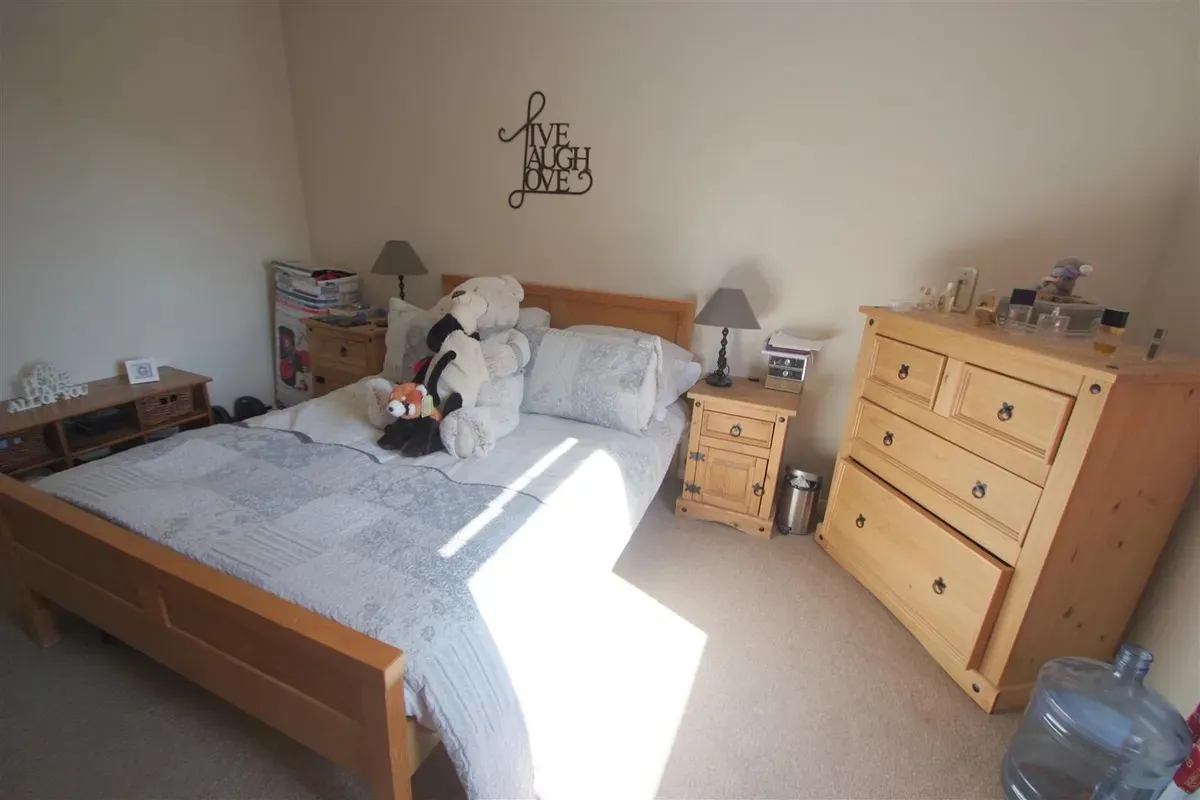 🏢 Contemporary 2-Bedroom Flat to Rent in Ware
