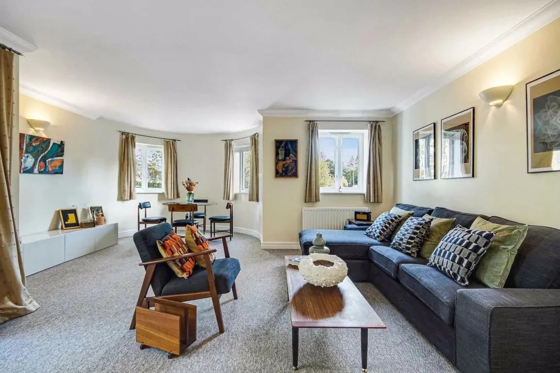 🏢 Charming 2-Bedroom Flat to Rent in Cheltenham