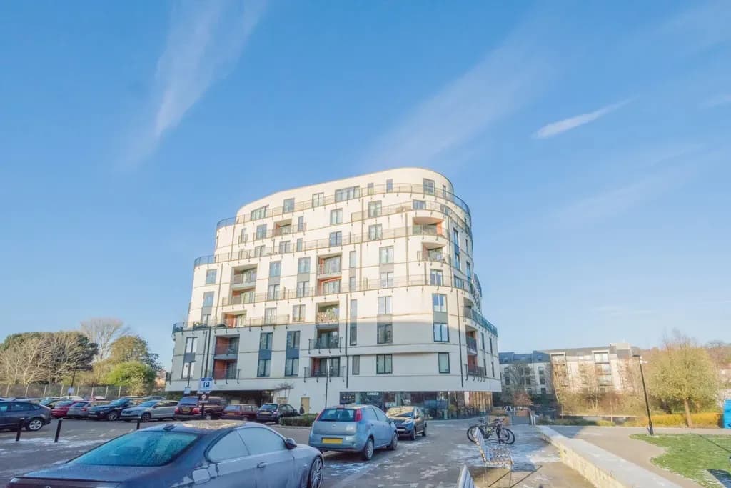 🏢 Stylish 2-Bedroom Flat to Rent in Bath