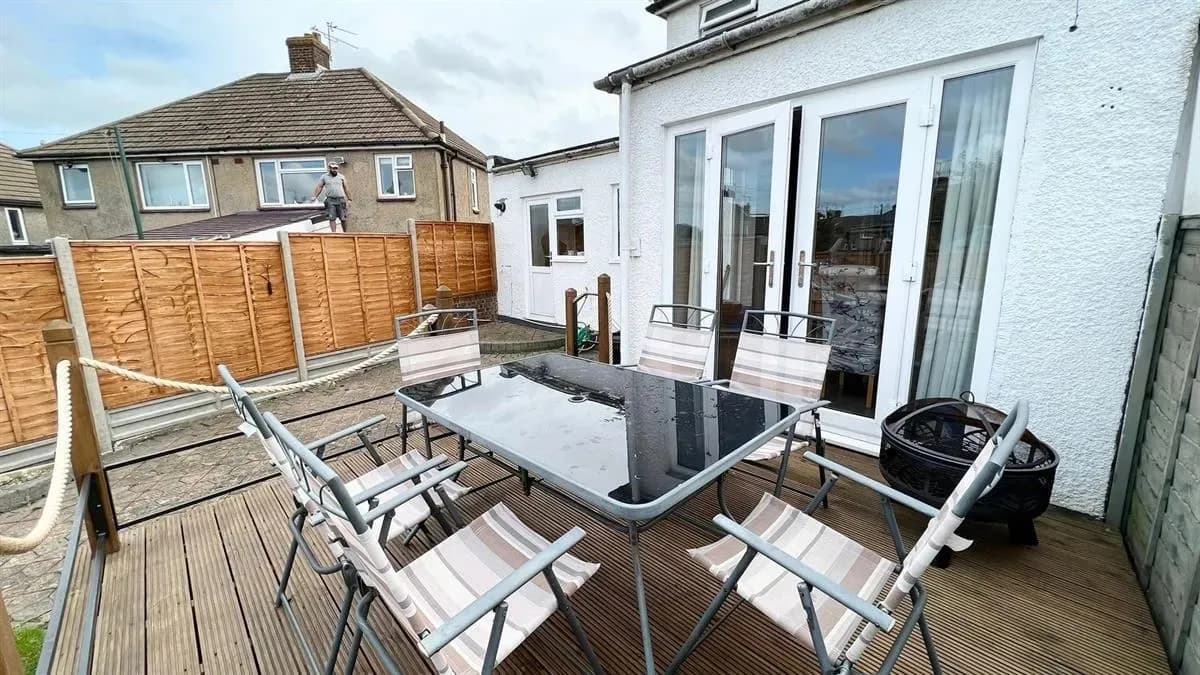 🏡 Spacious 4-Bedroom Semi-Detached House to Rent in Strood