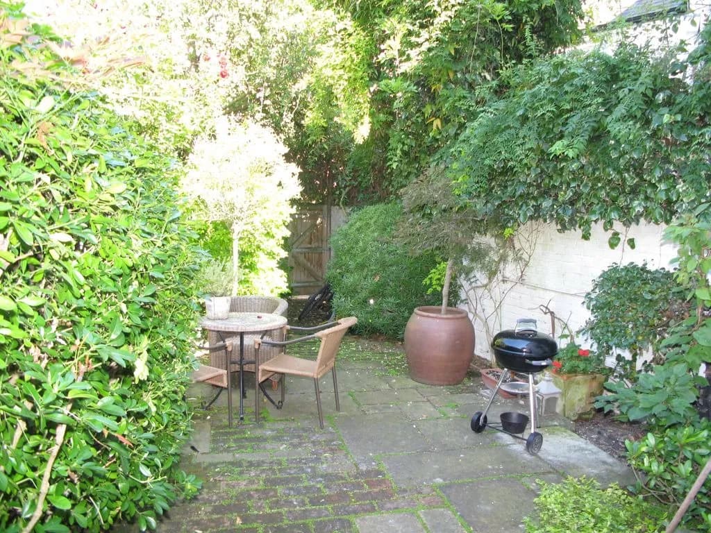🏡 Elegant 3-Bedroom Detached House to Rent in Hampton Wick