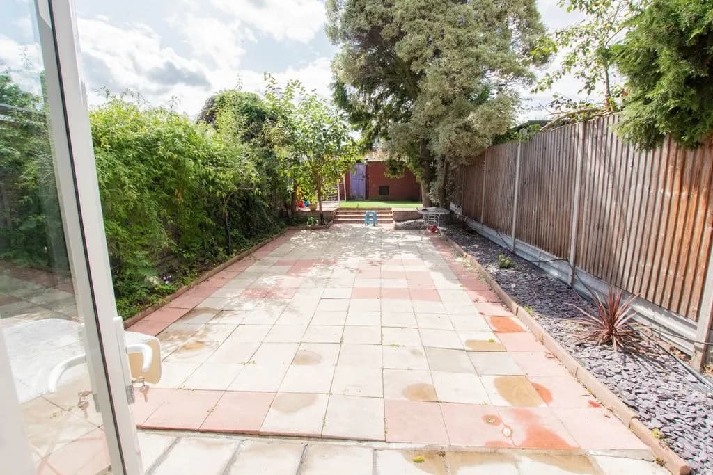 🏡 Comfortable 3-Bedroom Terraced House to Rent in Enfield